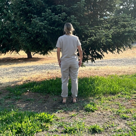 EUC small Figs scrub set - Picture 3 of 3